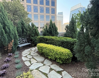 333 W Trade Street - Photo Thumbnail 12