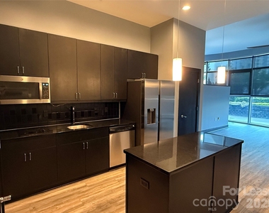 333 W Trade Street - Photo Thumbnail 3