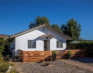 37645 Via De Los Arboles - Photo Thumbnail 1