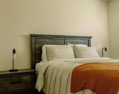 218 Newcastle Avenue - Photo Thumbnail 11