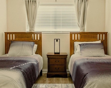 218 Newcastle Avenue - Photo Thumbnail 6