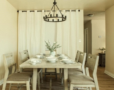 218 Newcastle Avenue - Photo Thumbnail 8