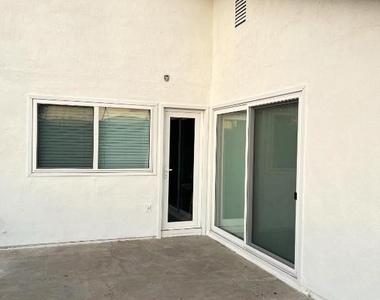 218 Newcastle Avenue - Photo Thumbnail 3