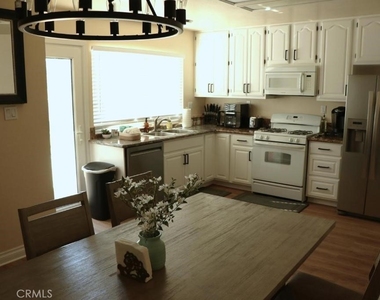 218 Newcastle Avenue - Photo Thumbnail 15