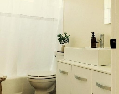 218 Newcastle Avenue - Photo Thumbnail 7
