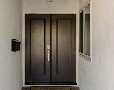 218 Newcastle Avenue - Photo Thumbnail 2