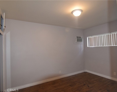 317 Providencia Avenue - Photo Thumbnail 7