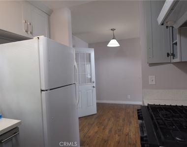 317 Providencia Avenue - Photo Thumbnail 4