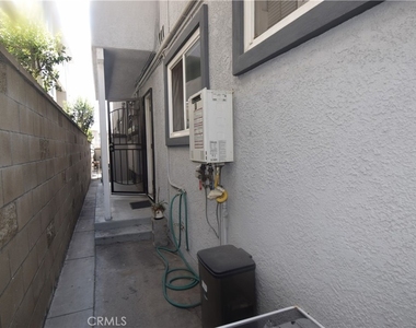 317 Providencia Avenue - Photo Thumbnail 6