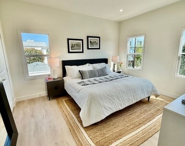900 N Alfred Street - Photo Thumbnail 15