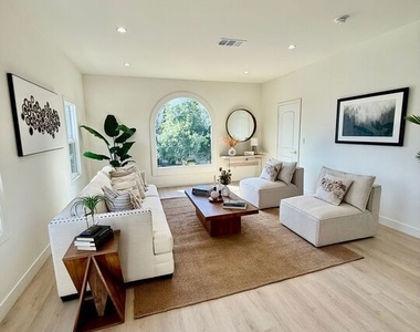 900 N Alfred Street - Photo Thumbnail 1