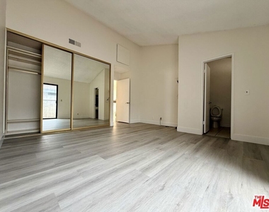 31 Eastern Avenue - Photo Thumbnail 26