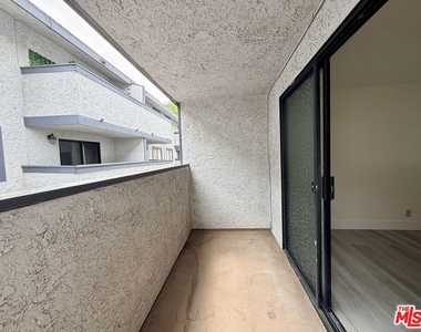 31 Eastern Avenue - Photo Thumbnail 11