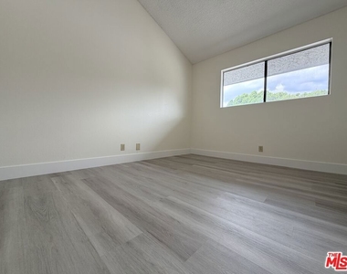 31 Eastern Avenue - Photo Thumbnail 21