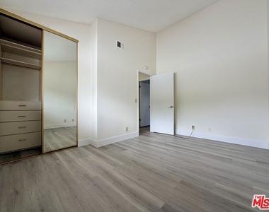 31 Eastern Avenue - Photo Thumbnail 23