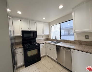 31 Eastern Avenue - Photo Thumbnail 15