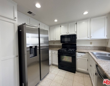 31 Eastern Avenue - Photo Thumbnail 14