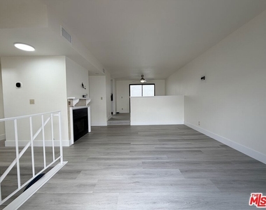 31 Eastern Avenue - Photo Thumbnail 5