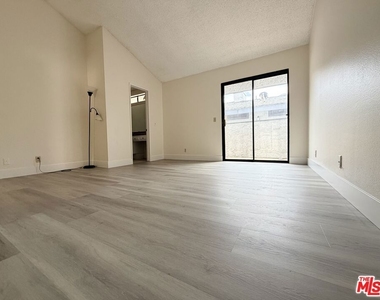 31 Eastern Avenue - Photo Thumbnail 25