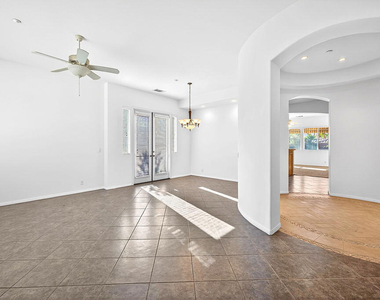41 Vista Mirage Way - Photo Thumbnail 3