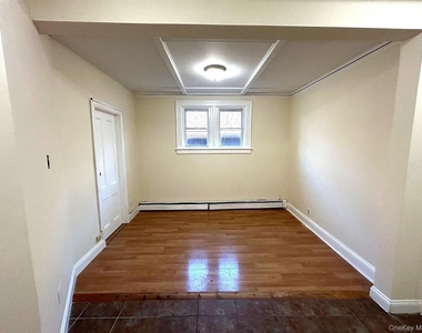 9 Grand Street - Photo Thumbnail 2