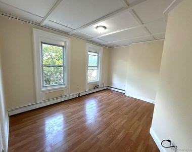 9 Grand Street - Photo Thumbnail 4