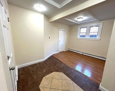 9 Grand Street - Photo Thumbnail 1