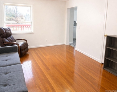 19 Lawrence Avenue - Photo Thumbnail 7