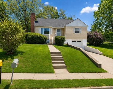 19 Lawrence Avenue - Photo Thumbnail 5