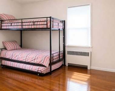 19 Lawrence Avenue - Photo Thumbnail 8