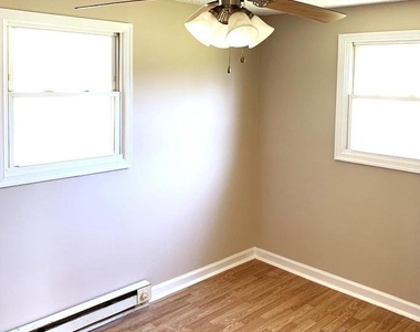 90 Charles Way - Photo Thumbnail 5