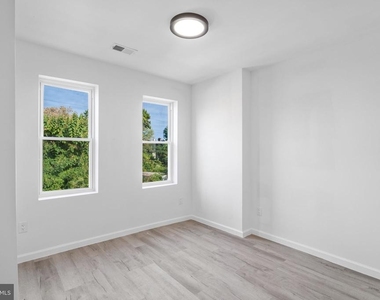 3943 Dell Street - Photo Thumbnail 9
