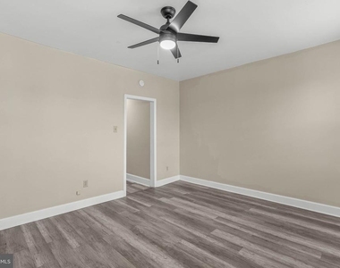 2440 Carpenter Street - Photo Thumbnail 5