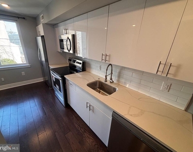 3255 Ridge Avenue - Photo Thumbnail 4