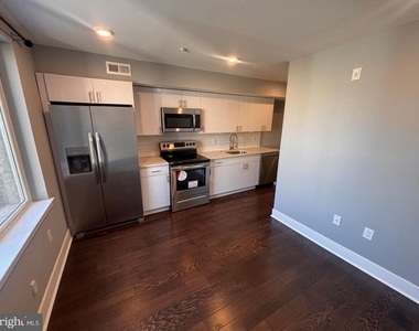 3255 Ridge Avenue - Photo Thumbnail 3