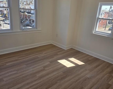 5901 Belmar Terrace - Photo Thumbnail 6