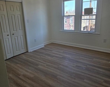 5901 Belmar Terrace - Photo Thumbnail 4
