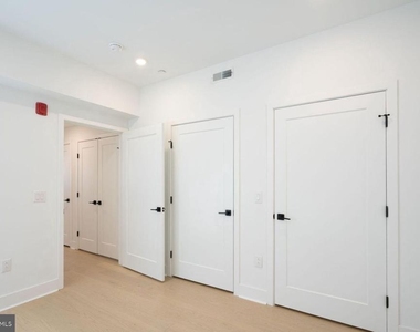 1139 N 3rd Street - Photo Thumbnail 12
