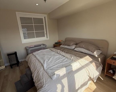 7 N Columbus Boulevard - Photo Thumbnail 16