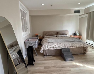 7 N Columbus Boulevard - Photo Thumbnail 15