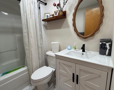 7 N Columbus Boulevard - Photo Thumbnail 21
