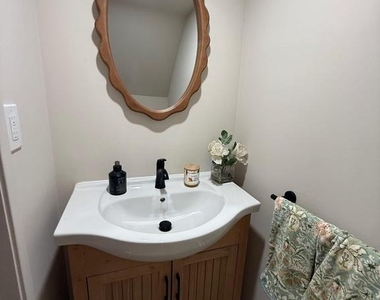 7 N Columbus Boulevard - Photo Thumbnail 10