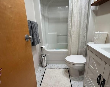 7 N Columbus Boulevard - Photo Thumbnail 20