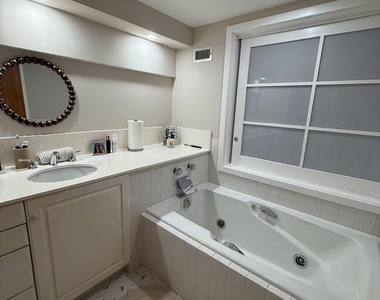7 N Columbus Boulevard - Photo Thumbnail 23