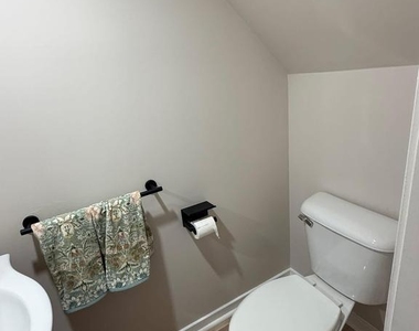 7 N Columbus Boulevard - Photo Thumbnail 11
