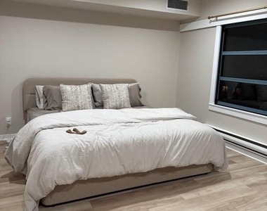 7 N Columbus Boulevard - Photo Thumbnail 14