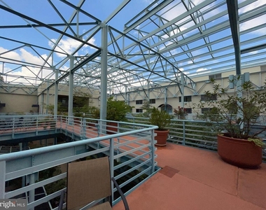 7 N Columbus Boulevard - Photo Thumbnail 37