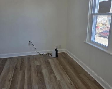5901 Belmar Terrace - Photo Thumbnail 8