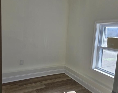 5901 Belmar Terrace - Photo Thumbnail 2