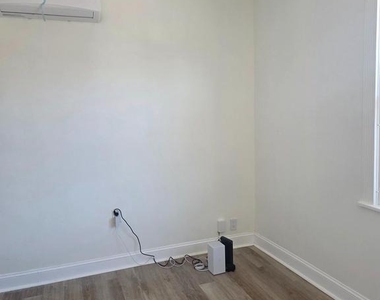5901 Belmar Terrace - Photo Thumbnail 7